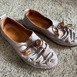 Spring Step Purple Leather Tie shoes- Sz 38 (US 7.5)